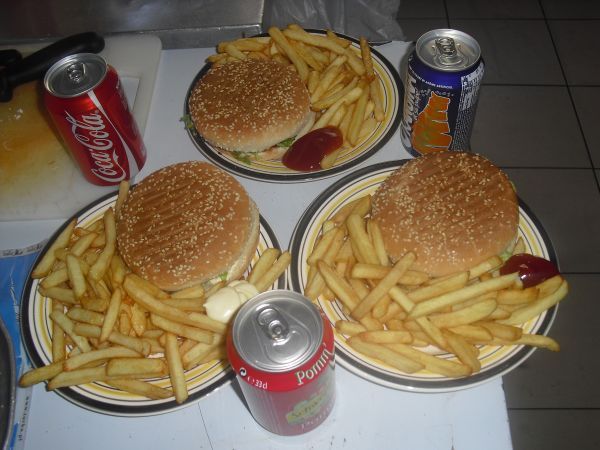 1393010381-les_hamburger