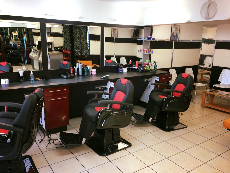 Intérieur du salon de coiffures, Coiffeur de commerce chez nabil, Nantes