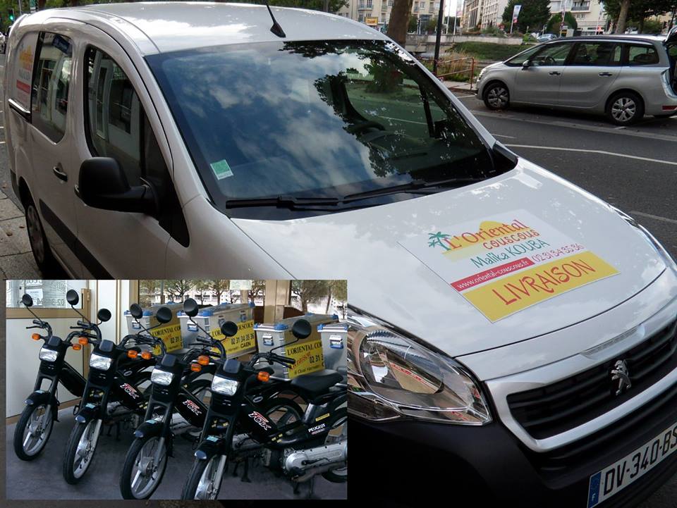 Voiture et motos pour la livraison